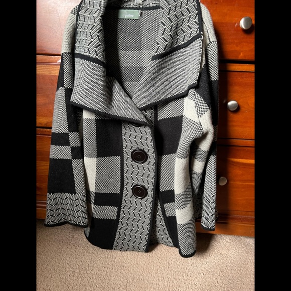 Willow/Jacket button gray and black jackets. Size XL large - Picture 2 of 8